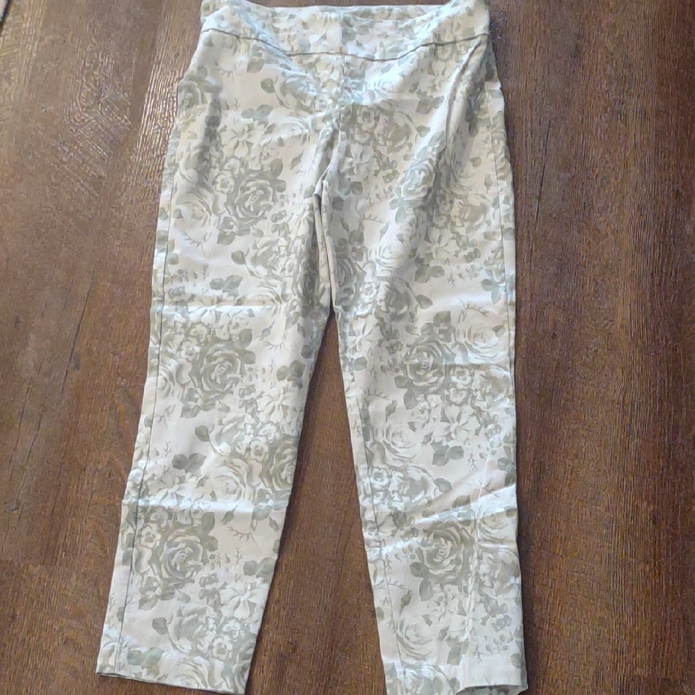 Carolina Belle‎ Women's 8 Green Gray Flower Print Stretch Ankle Cropped Pants